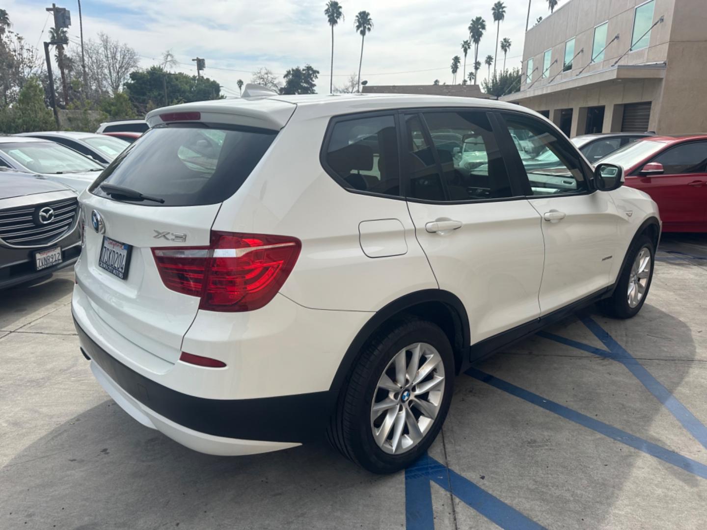 2013 WHITE /Tan BMW X3 xDrive28i (5UXWX9C54D0) with an 3.0L L6 DOHC 24V engine, 8-Speed Automatic transmission, located at 30 S. Berkeley Avenue, Pasadena, CA, 91107, (626) 248-7567, 34.145447, -118.109398 - Photo#4